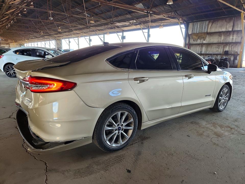 53541026 :رقم المزاد ، 3FA6P0LU7HR386115 vin ، 2017 Ford Fusion مزاد بيع