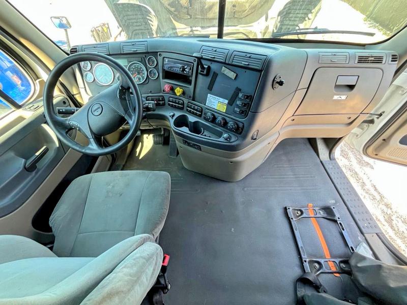 Продажа на аукционе авто 2016 Freightliner Cascadia 125, vin: 1FUJGLD5XGLGZ6023, номер лота: 52331736