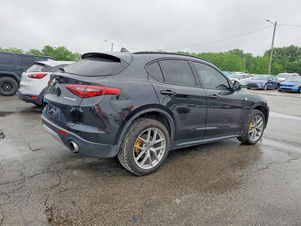 54775846 :رقم المزاد ، ZASFAKNN6J7B99370 vin ، 2018 Alfa Romeo Stelvio مزاد بيع