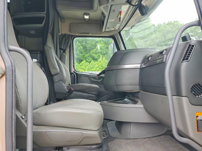 52699666 :رقم المزاد ، 4V4NC9EH9LN240515 vin ، 2020 Volvo Vn مزاد بيع