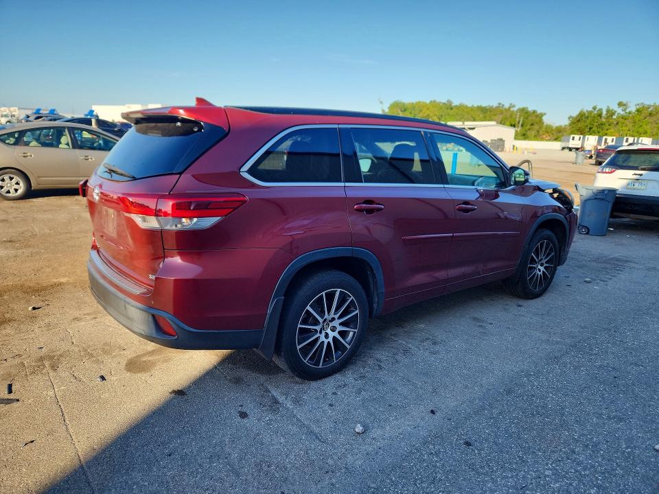 53695766 :رقم المزاد ، 5TDKZRFHXJS539000 vin ، 2018 Toyota Highlander مزاد بيع