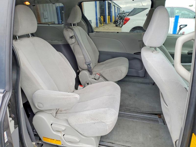 2011 Toyota Sienna მანქანა იყიდება აუქციონზე, vin: 5TDKK3DC3BS033986, აუქციონის ნომერი: 54200036
