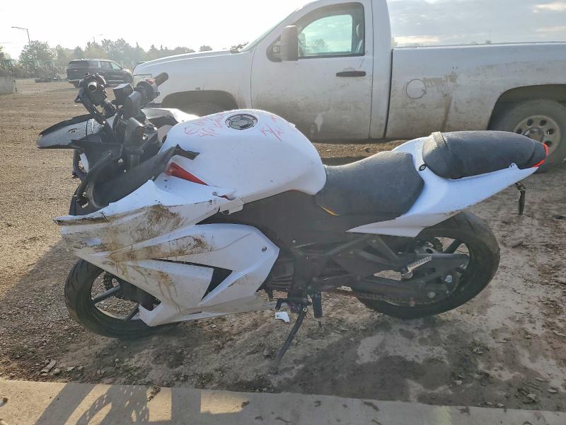 52765086 :رقم المزاد ، JKAEXMJ12ADA57551 vin ، 2010 Kawasaki Ex250 مزاد بيع