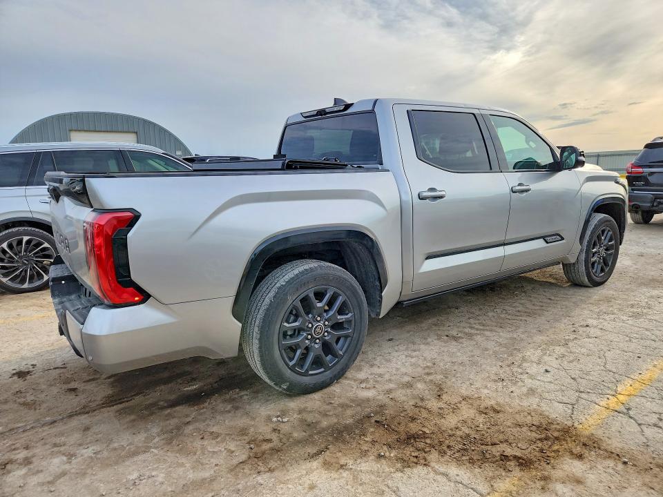 52695996 :رقم المزاد ، 5TFNA5DB4NX033593 vin ، 2022 Toyota Tundra مزاد بيع