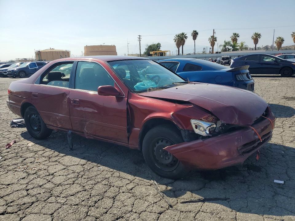 53105616 :رقم المزاد ، 4T1BG22K5YU655916 vin ، 2000 Toyota Camry مزاد بيع