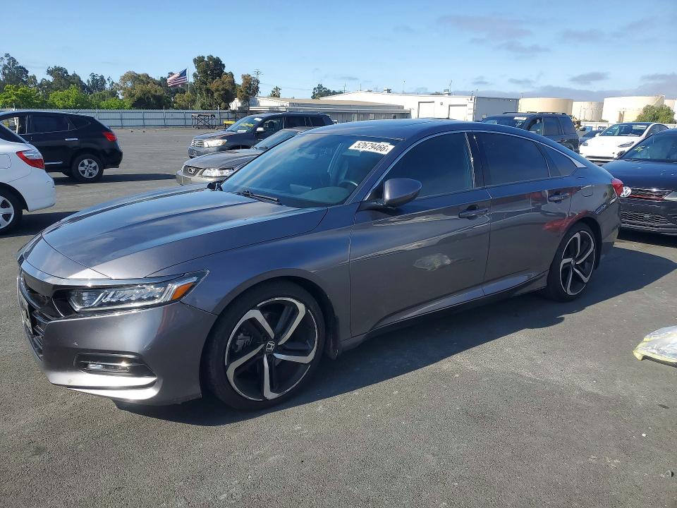 52679466 :رقم المزاد ، 1HGCV2F33JA038217 vin ، 2018 Honda Accord مزاد بيع