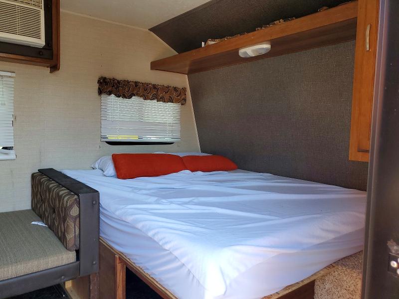 52967896 :رقم المزاد ، 4YDT18011F3151564 vin ، 2015 Keystone Summerland مزاد بيع