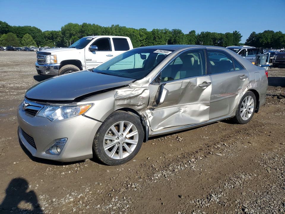 52563566 :رقم المزاد ، 4T1BK1FK1DU023640 vin ، 2013 Toyota Camry مزاد بيع