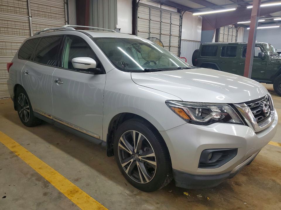 53669566 :رقم المزاد ، 5N1DR2MN9HC617914 vin ، 2017 Nissan Pathfinder مزاد بيع