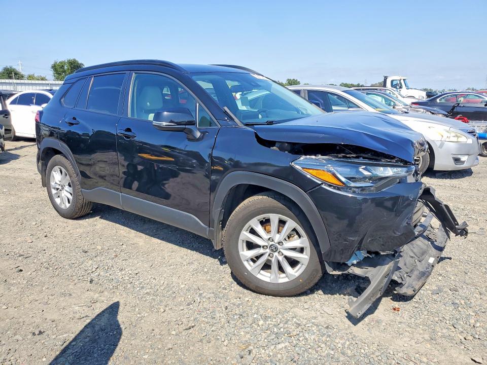 52753026 :رقم المزاد ، 7MUBAABG5NV040185 vin ، 2022 Toyota Corolla Cross مزاد بيع