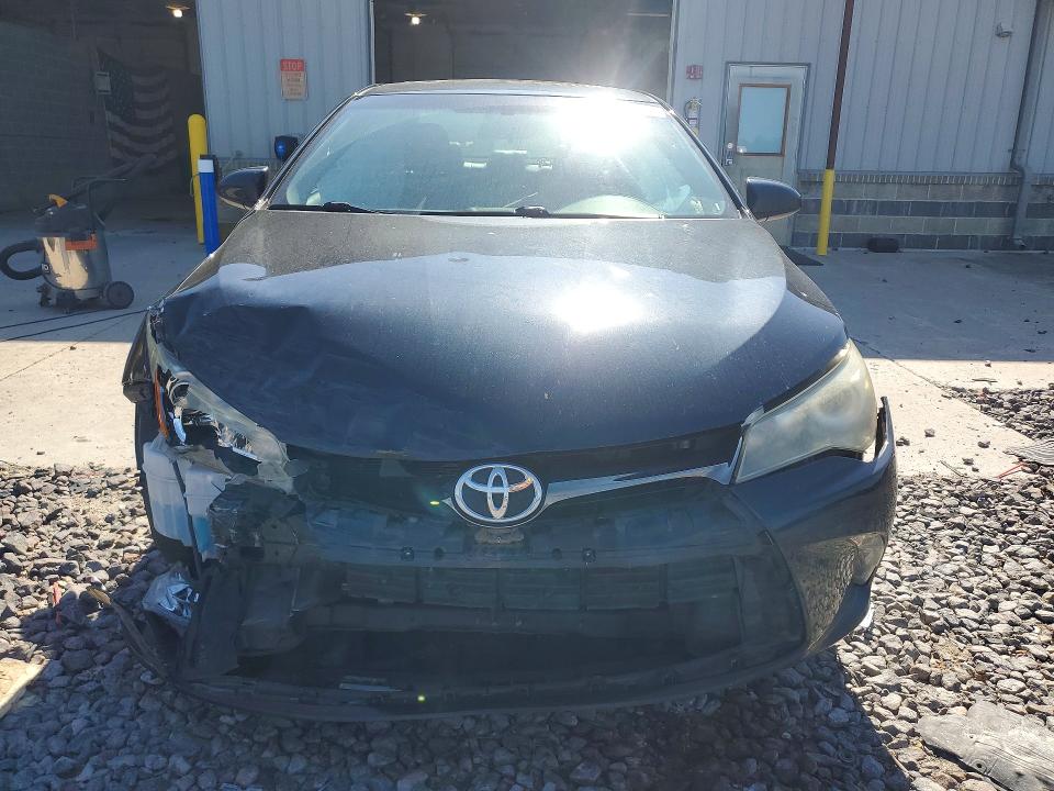 52938266 :رقم المزاد ، 4T1BF1FK8FU109812 vin ، 2015 Toyota Camry مزاد بيع