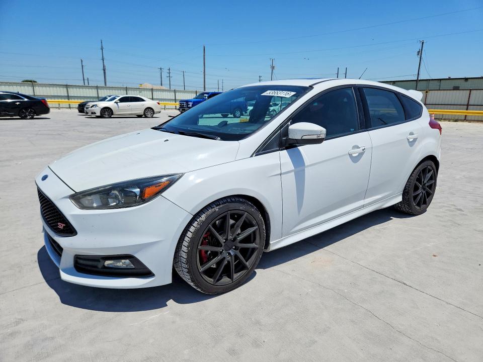 53663116 :رقم المزاد ، 1FADP3L90FL334132 vin ، 2015 Ford Focus مزاد بيع
