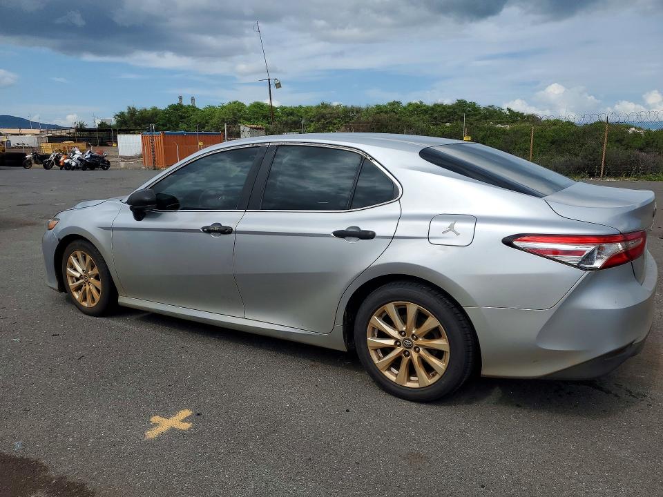52378506 :رقم المزاد ، 4T1B11HKXJU553777 vin ، 2018 Toyota Camry مزاد بيع