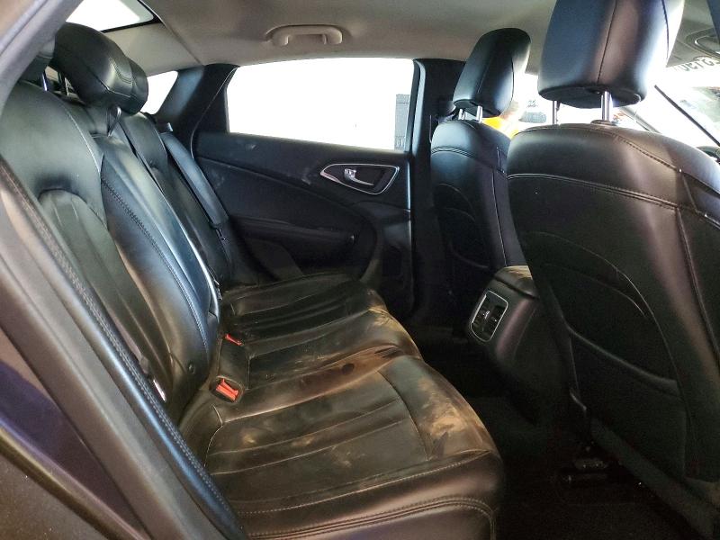53523196 :رقم المزاد ، 1C3CCCCG4FN522385 vin ، 2015 Chrysler 200 مزاد بيع