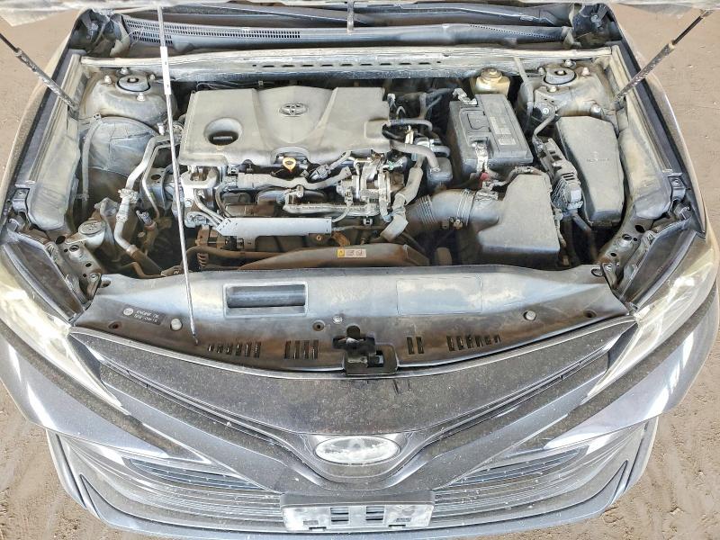 54642126 :رقم المزاد ، 4T1B11HK2JU645224 vin ، 2018 Toyota Camry مزاد بيع
