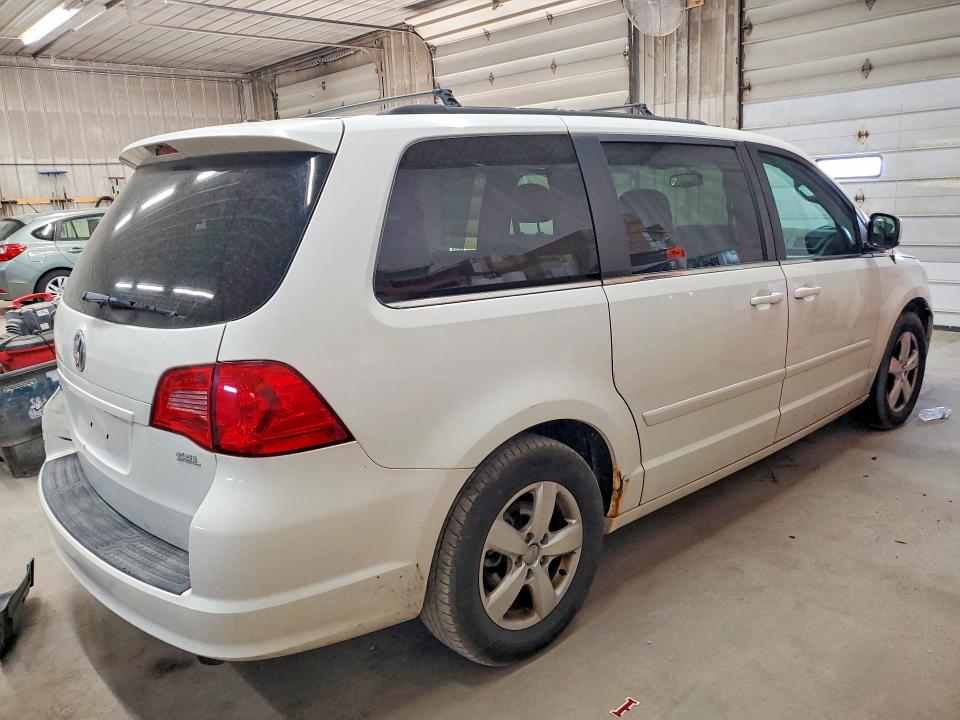 2011 Volkswagen Routan მანქანა იყიდება აუქციონზე, vin: 2V4RW5DG0BR747672, აუქციონის ნომერი: 54039356