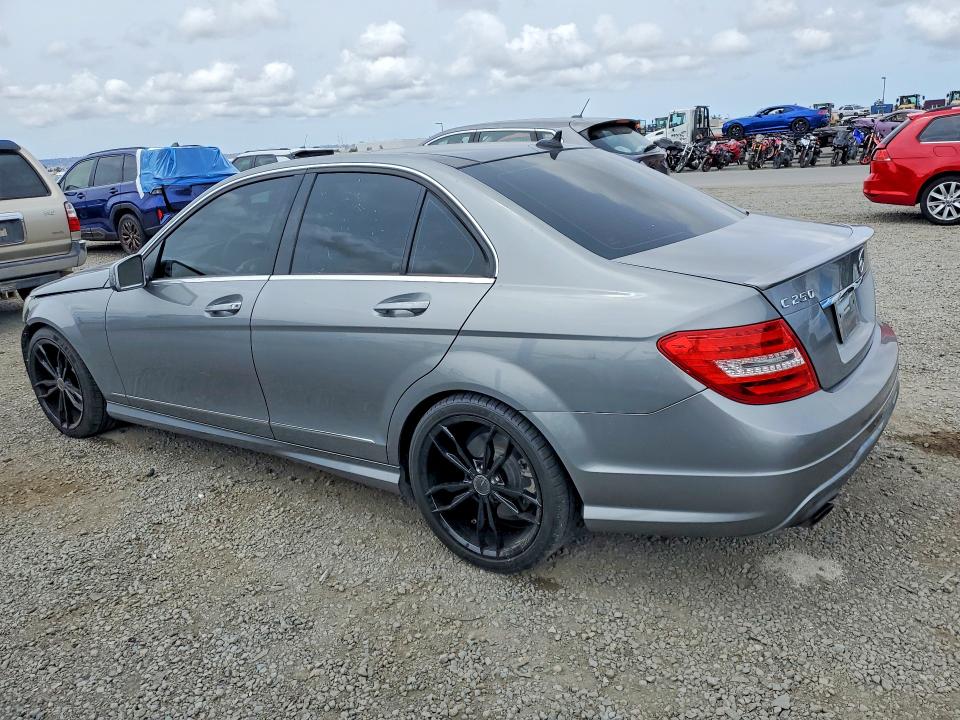 Продажа на аукционе авто 2013 Mercedes-benz C, vin: WDDGF4HB8DR281983, номер лота: 52057296