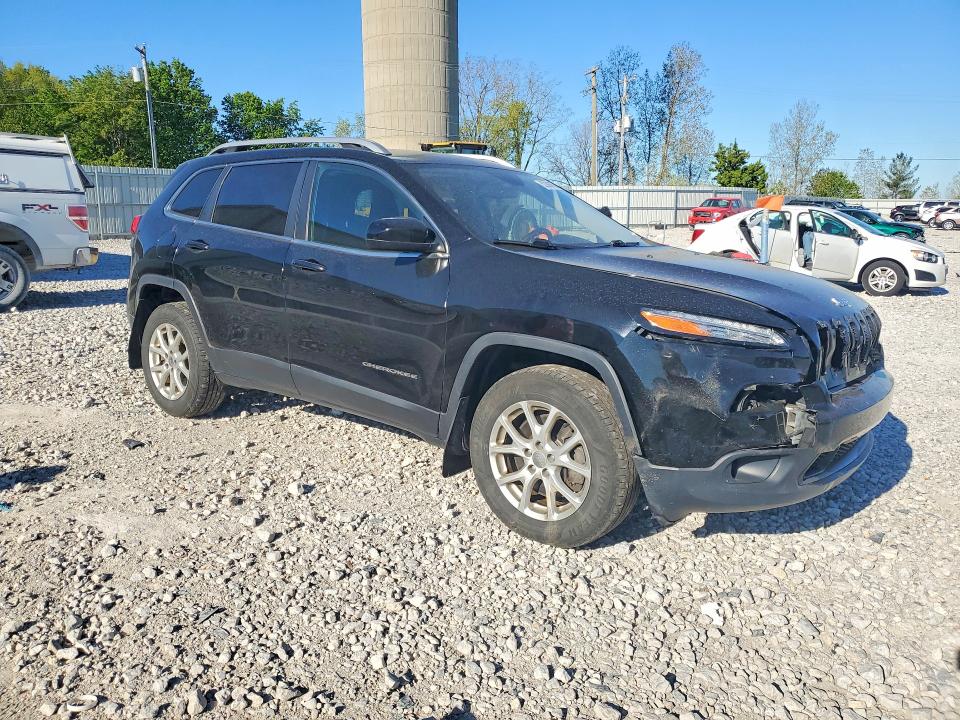 52368756 :رقم المزاد ، 1C4PJMCS7HW563779 vin ، 2017 Jeep Cherokee مزاد بيع