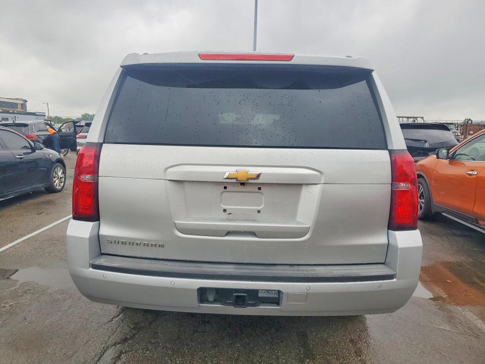 55256756 :رقم المزاد ، 1GNSKHKCXHR374994 vin ، 2017 Chevrolet Suburban مزاد بيع