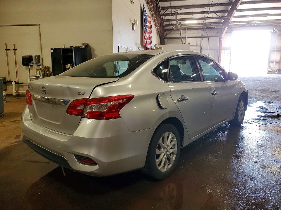 53126936 :رقم المزاد ، 3N1AB7AP1JY284087 vin ، 2018 Nissan Sentra مزاد بيع