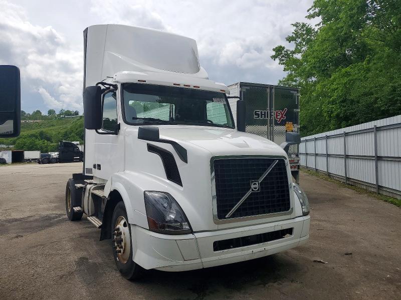 2018 Volvo Vnl მანქანა იყიდება აუქციონზე, vin: 4V4N39TG6JN892595, აუქციონის ნომერი: 53846816