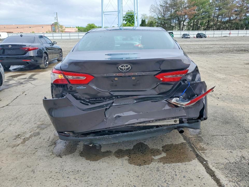 Auction sale of the 2018 Toyota Camry, vin: 4T1B11HK8JU110141, lot number: 53002786