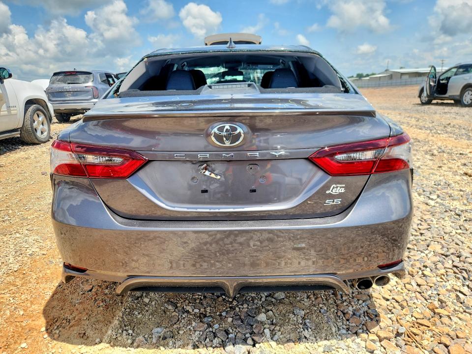 55089616 :رقم المزاد ، 4T1G11AK6MU409213 vin ، 2021 Toyota Camry مزاد بيع