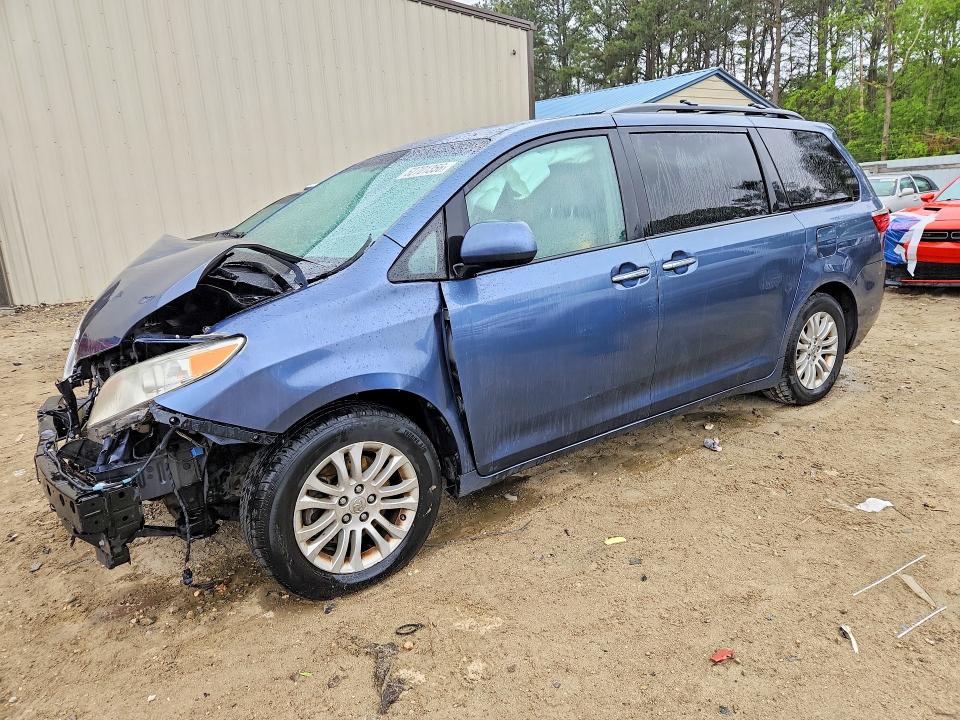 52701356 :رقم المزاد ، 5TDYK3DC0FS584117 vin ، 2015 Toyota Sienna مزاد بيع