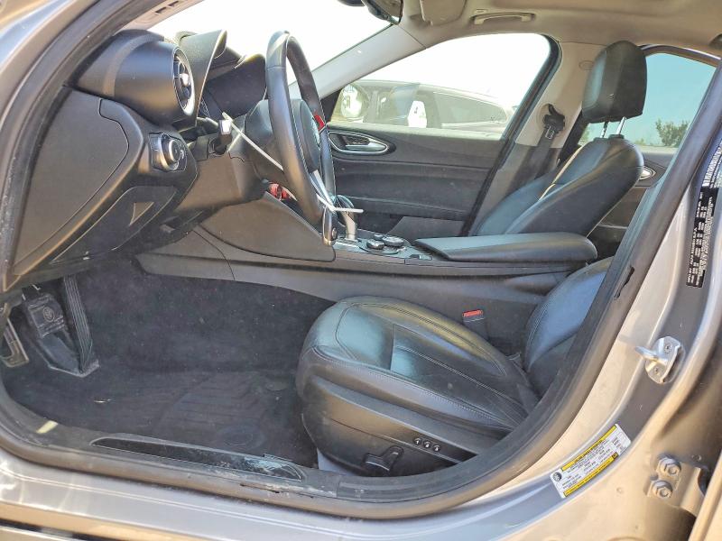53586186 :رقم المزاد ، ZARFAEBN3H7553750 vin ، 2017 Alfa Romeo Giulia مزاد بيع