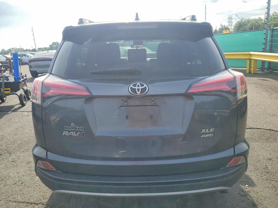 Продажа на аукционе авто 2018 Toyota Rav4, vin: JTMRFREV6JJ197024, номер лота: 55560976