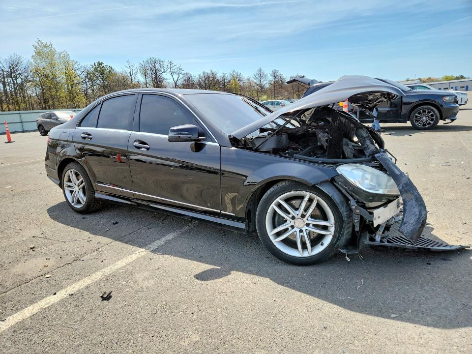 Продажа на аукционе авто 2013 Mercedes-benz C, vin: WDDGF8AB7DG117895, номер лота: 53134496