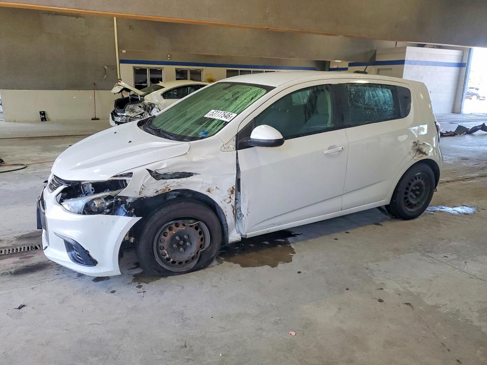 53117546 :رقم المزاد ، 1G1JG6SH8H4173008 vin ، 2017 Chevrolet Sonic مزاد بيع