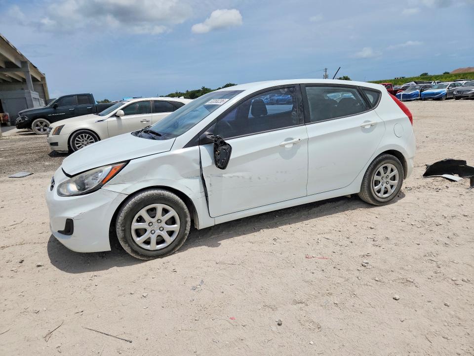 53068236 :رقم المزاد ، KMHCT5AE3DU083798 vin ، 2013 Hyundai Accent مزاد بيع