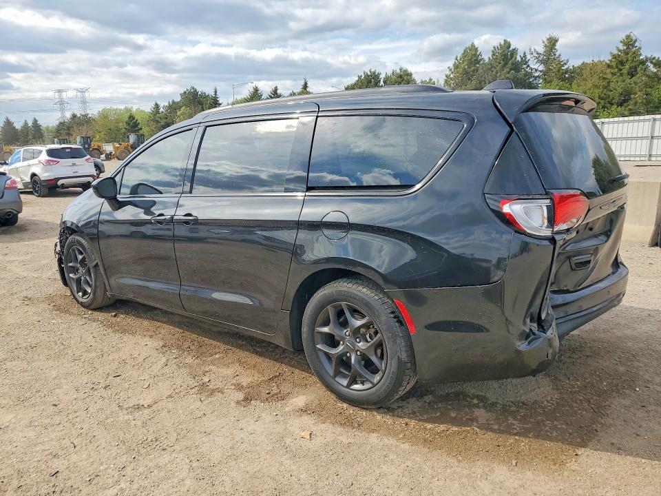 52696616 :رقم المزاد ، 2C4RC1EG7JR168218 vin ، 2018 Chrysler Pacifica مزاد بيع