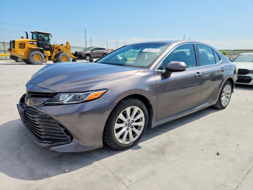 55032476 :رقم المزاد ، 4T1B11HK4JU007587 vin ، 2018 Toyota Camry مزاد بيع