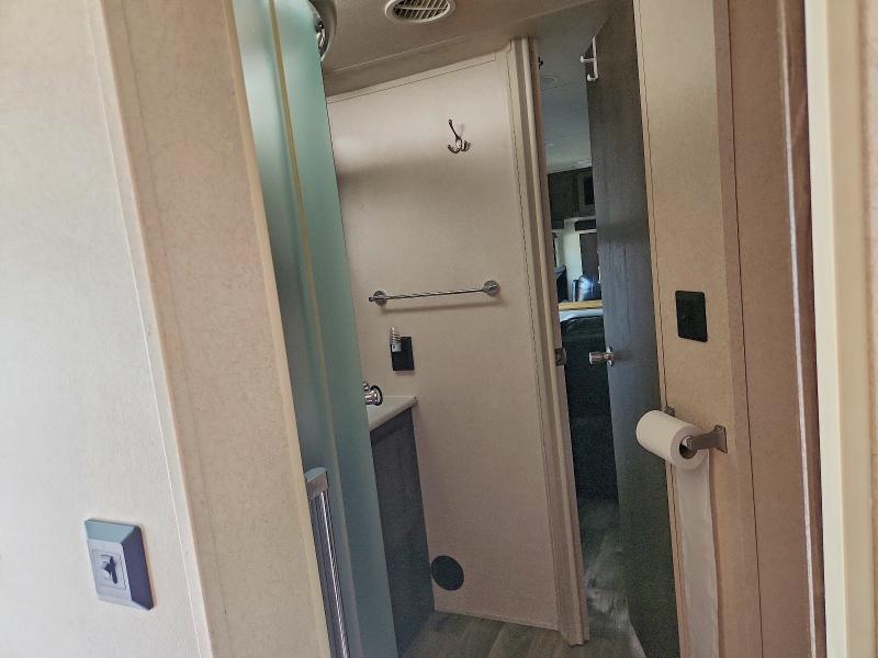 Продажа на аукционе авто 2018 Wildwood Forest Riv, vin: 4X4TWBB25JU016978, номер лота: 53981306