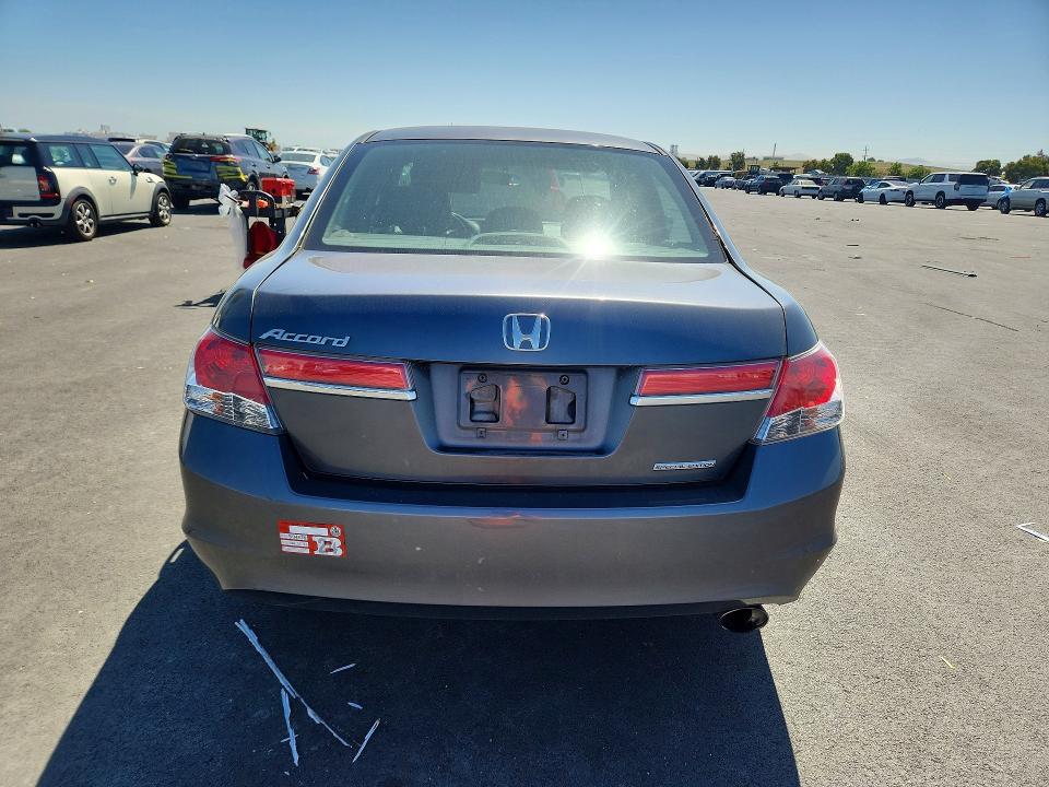 52964116 :رقم المزاد ، 1HGCP2F65BA028472 vin ، 2011 Honda Accord مزاد بيع