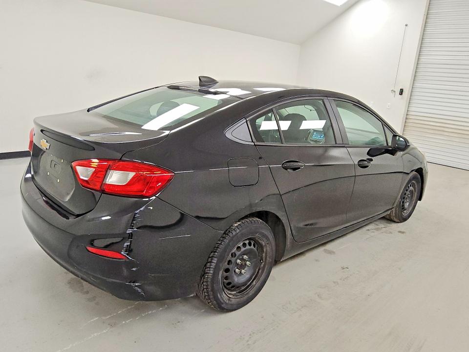 55061656 :رقم المزاد ، 1G1BC5SM4J7200037 vin ، 2018 Chevrolet Cruze مزاد بيع