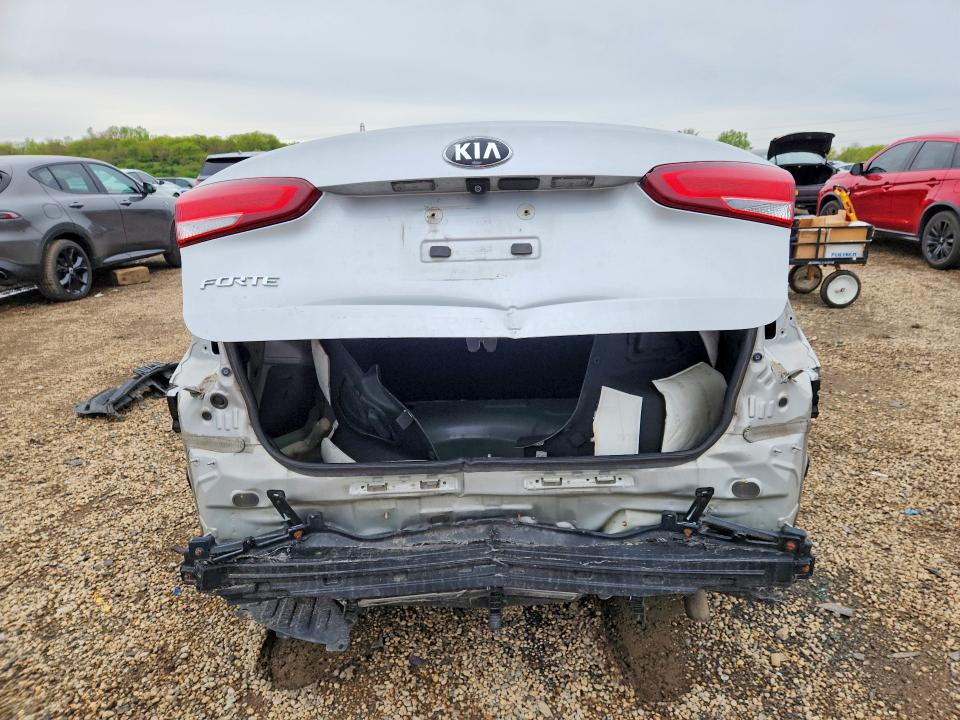 51623216 :رقم المزاد ، 3KPFL4A73JE171192 vin ، 2018 Kia Forte مزاد بيع