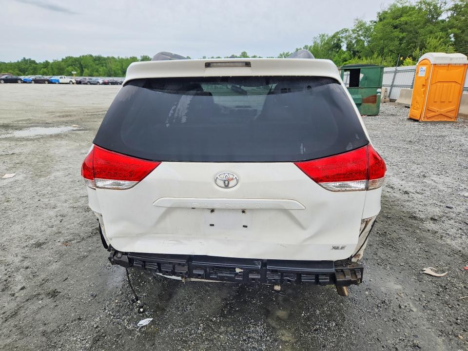 2011 Toyota Sienna მანქანა იყიდება აუქციონზე, vin: 5TDYK3DC8BS028972, აუქციონის ნომერი: 52812516