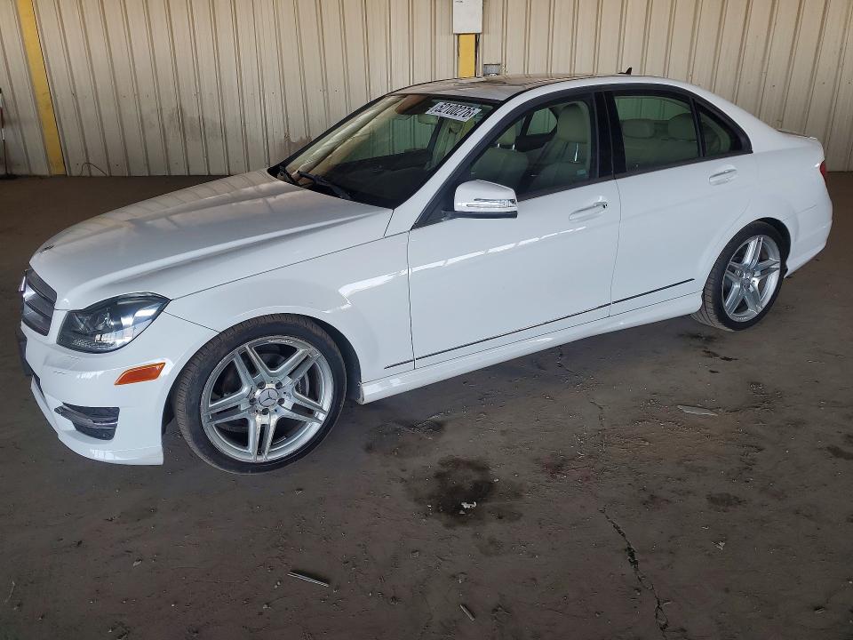 Продажа на аукционе авто 2013 Mercedes-benz C, vin: WDDGF4HB5DR271380, номер лота: 52100276