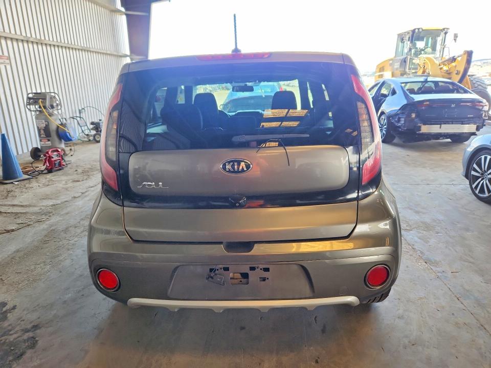 2018 Kia Soul მანქანა იყიდება აუქციონზე, vin: KNDJP3A56J7580276, აუქციონის ნომერი: 54893276