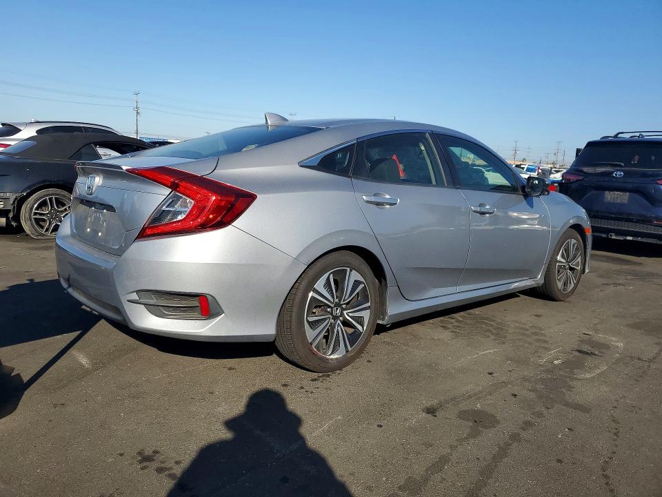 53186346 :رقم المزاد ، JHMFC1F35JX033107 vin ، 2018 Honda Civic مزاد بيع