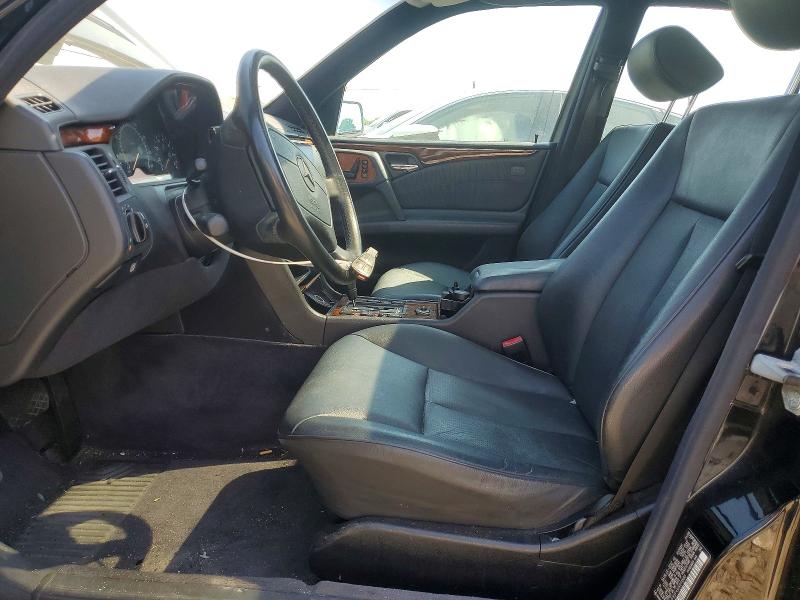 53981806 :رقم المزاد ، WDBJF82F4WX011505 vin ، 1998 Mercedes-benz E مزاد بيع