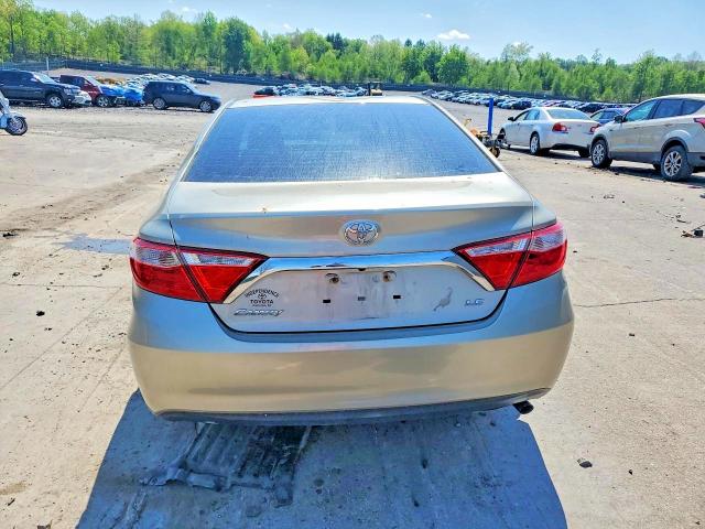 54052676 :رقم المزاد ، 4T1BF1FKXFU110573 vin ، 2015 Toyota Camry مزاد بيع