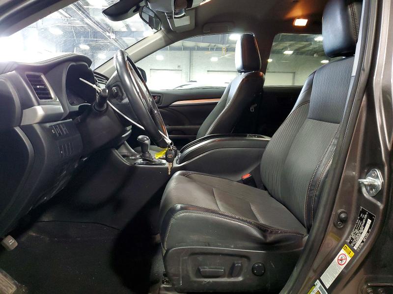 52963826 :رقم المزاد ، 5TDBZRFH9HS359971 vin ، 2017 Toyota Highlander مزاد بيع