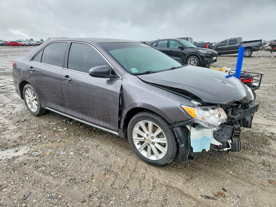 54487106 :رقم المزاد ، 4T4BF1FK1CR215715 vin ، 2012 Toyota Camry مزاد بيع