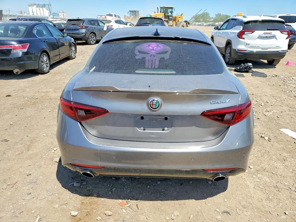 53586186 :رقم المزاد ، ZARFAEBN3H7553750 vin ، 2017 Alfa Romeo Giulia مزاد بيع