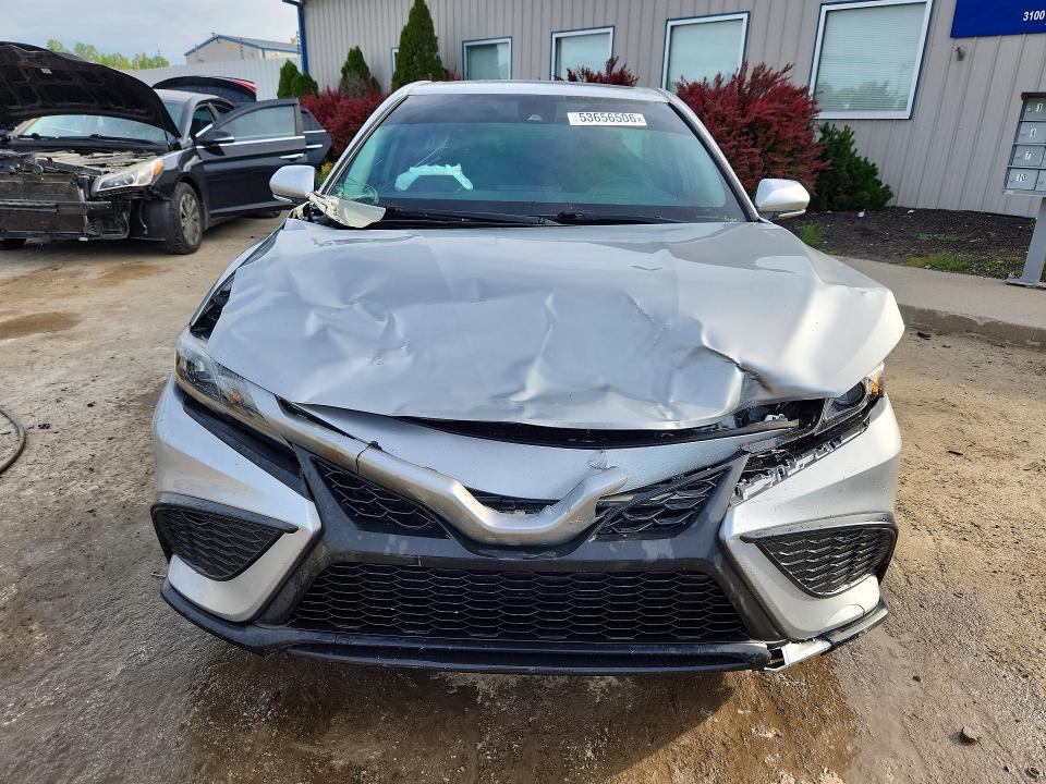 53656506 :رقم المزاد ، 4T1G11AK3MU418502 vin ، 2021 Toyota Camry مزاد بيع