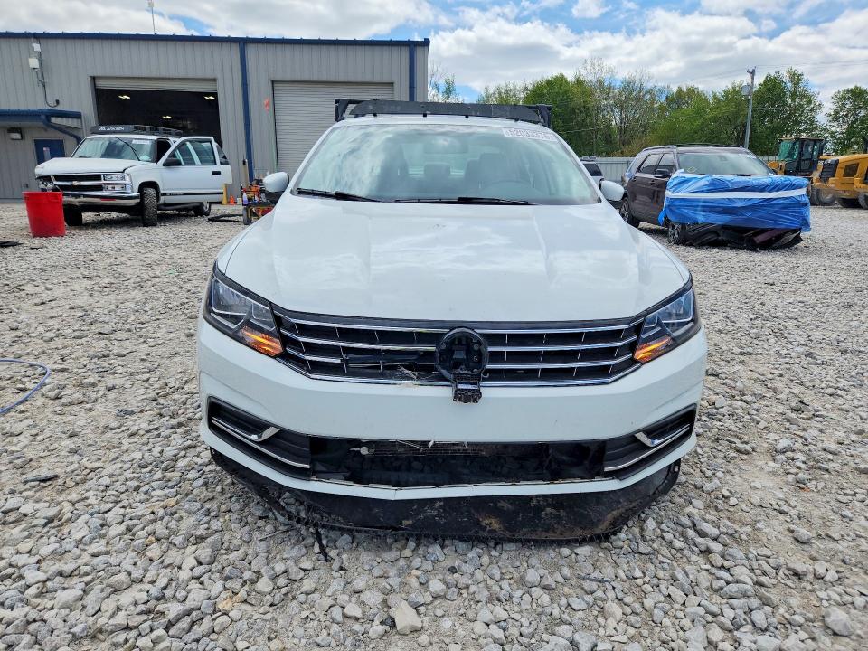 52033376 :رقم المزاد ، 1VWBA7A39JC000518 vin ، 2018 Volkswagen Passat مزاد بيع